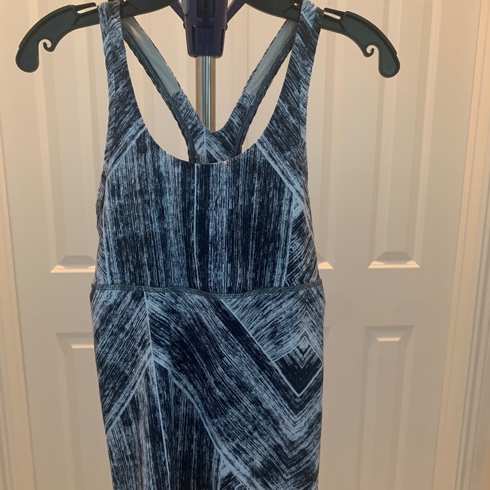 LuLu Lemon Black/White Yoga Top sz 8
